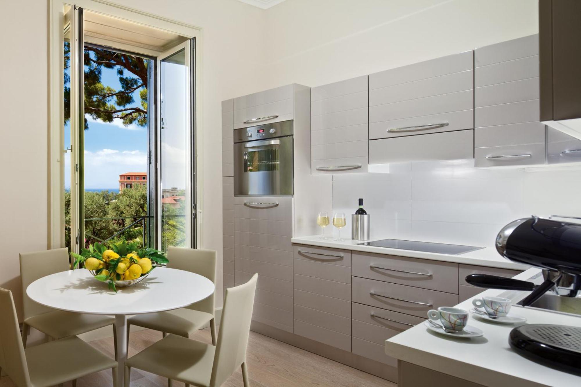 Grand Excelsior Vittoria Hotel 5*